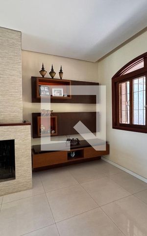 Casa para alugar com 860m², 4 quartos e 7 vagas Casa para alugar com 860m², 4 quartos e 7 vagasSala/Lareira