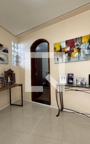 Casa para alugar com 860m², 4 quartos e 7 vagas Casa para alugar com 860m², 4 quartos e 7 vagasSala