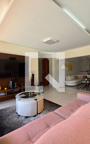 Casa para alugar com 860m², 4 quartos e 7 vagas Casa para alugar com 860m², 4 quartos e 7 vagasSala