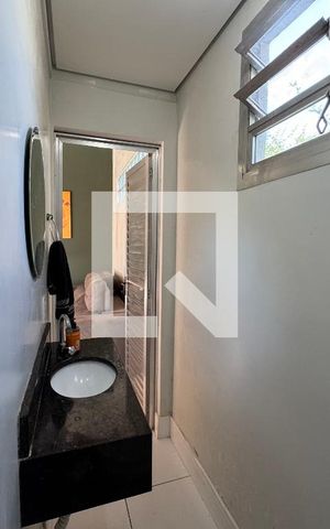 Casa para alugar com 860m², 4 quartos e 7 vagas Casa para alugar com 860m², 4 quartos e 7 vagasBanheiro de Serviço
