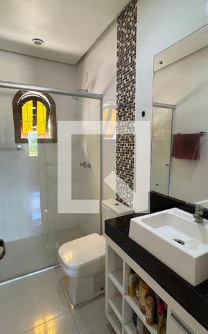 Casa para alugar com 860m², 4 quartos e 7 vagas Casa para alugar com 860m², 4 quartos e 7 vagasBanheiro Social