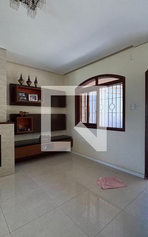 Casa para alugar com 860m², 4 quartos e 7 vagas Casa para alugar com 860m², 4 quartos e 7 vagasSala/Lareira