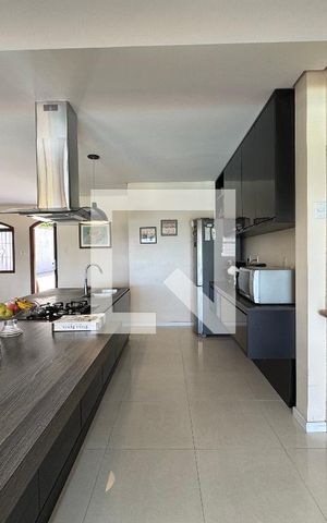 Casa para alugar com 860m², 4 quartos e 7 vagas Casa para alugar com 860m², 4 quartos e 7 vagasCozinha