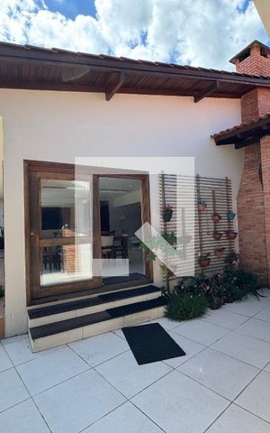 Casa para alugar com 860m², 4 quartos e 7 vagas Casa para alugar com 860m², 4 quartos e 7 vagasÁrea comum