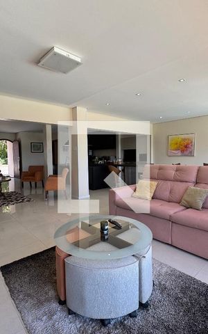 Casa para alugar com 860m², 4 quartos e 7 vagas Casa para alugar com 860m², 4 quartos e 7 vagasSala