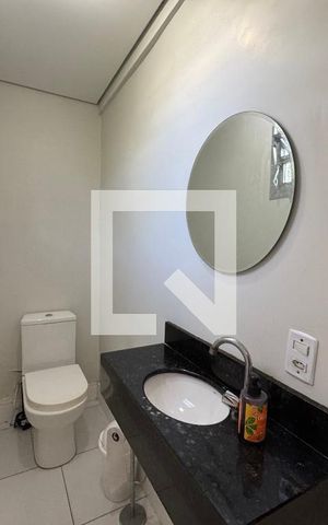 Casa para alugar com 860m², 4 quartos e 7 vagas Casa para alugar com 860m², 4 quartos e 7 vagasBanheiro de Serviço