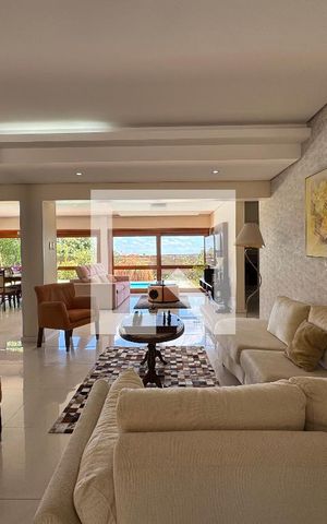 Casa para alugar com 860m², 4 quartos e 7 vagas Casa para alugar com 860m², 4 quartos e 7 vagasSala