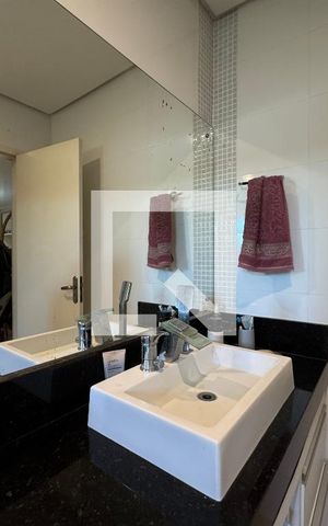 Casa para alugar com 860m², 4 quartos e 7 vagas Casa para alugar com 860m², 4 quartos e 7 vagasBanheiro/Quarto 3