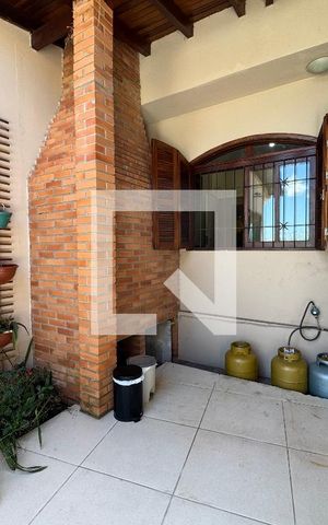 Casa para alugar com 860m², 4 quartos e 7 vagas Casa para alugar com 860m², 4 quartos e 7 vagasÁrea comum