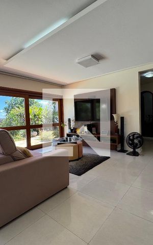 Casa para alugar com 860m², 4 quartos e 7 vagas Casa para alugar com 860m², 4 quartos e 7 vagasSala