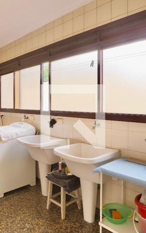 Apartamento à venda com 289m², 4 quartos e 4 vagas Apartamento à venda com 289m², 4 quartos e 4 vagasÁrea de Serviço