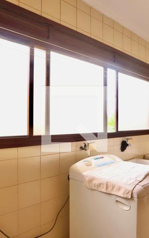 Apartamento à venda com 289m², 4 quartos e 4 vagas Apartamento à venda com 289m², 4 quartos e 4 vagasÁrea de Serviço