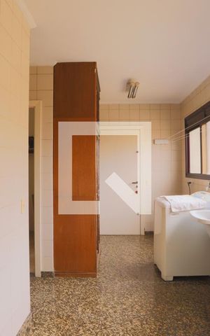 Apartamento à venda com 289m², 4 quartos e 4 vagas Apartamento à venda com 289m², 4 quartos e 4 vagasÁrea de Serviço