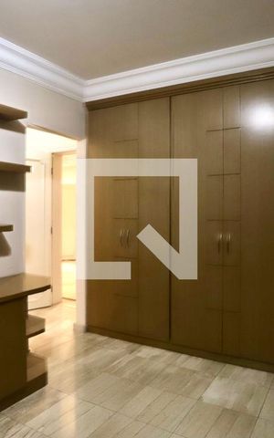 Apartamento à venda com 289m², 4 quartos e 4 vagas Apartamento à venda com 289m², 4 quartos e 4 vagasQuarto 03