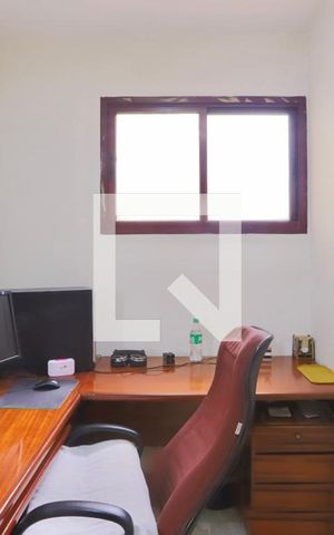 Apartamento à venda com 289m², 4 quartos e 4 vagas Apartamento à venda com 289m², 4 quartos e 4 vagasEscritório