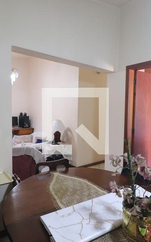Casa à venda com 132m², 3 quartos e 5 vagasCopa