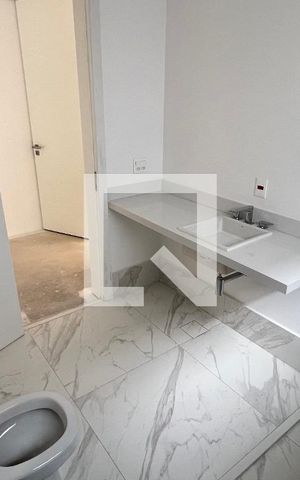 Casa à venda com 845m², 4 quartos e 6 vagas Casa à venda com 845m², 4 quartos e 6 vagasBanheiro Quarto 2