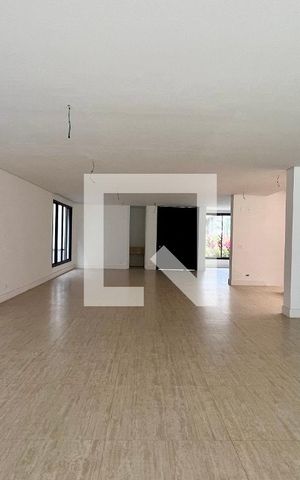 Casa à venda com 845m², 4 quartos e 6 vagas Casa à venda com 845m², 4 quartos e 6 vagasSala