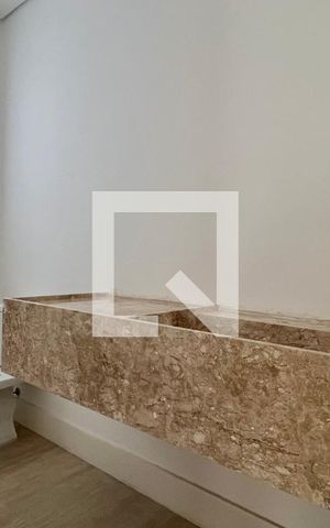 Casa à venda com 845m², 4 quartos e 6 vagas Casa à venda com 845m², 4 quartos e 6 vagasLavabo