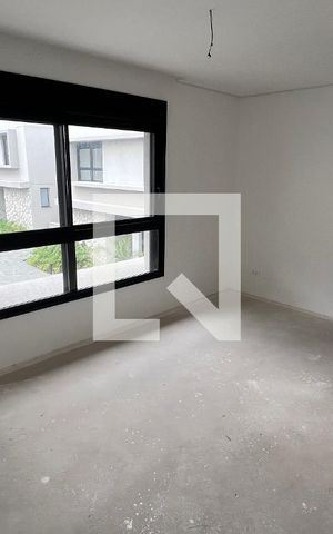 Casa à venda com 845m², 4 quartos e 6 vagas Casa à venda com 845m², 4 quartos e 6 vagas Quarto 1