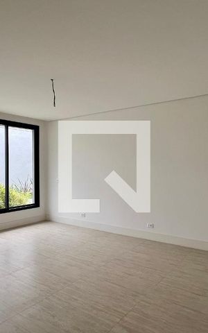 Casa à venda com 845m², 4 quartos e 6 vagas Casa à venda com 845m², 4 quartos e 6 vagasSala