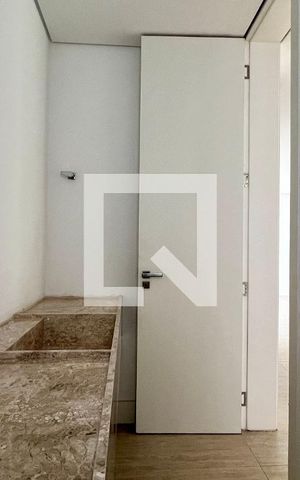 Casa à venda com 845m², 4 quartos e 6 vagas Casa à venda com 845m², 4 quartos e 6 vagasLavabo