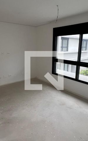 Casa à venda com 845m², 4 quartos e 6 vagas Casa à venda com 845m², 4 quartos e 6 vagasQuarto 1