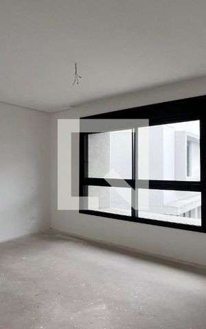 Casa à venda com 845m², 4 quartos e 6 vagas Casa à venda com 845m², 4 quartos e 6 vagas Quarto 1