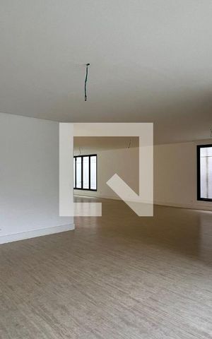 Casa à venda com 845m², 4 quartos e 6 vagas Casa à venda com 845m², 4 quartos e 6 vagasSala