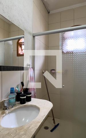 Casa à venda com 196m², 3 quartos e 2 vagas Casa à venda com 196m², 3 quartos e 2 vagasBanheiro do quarto 2