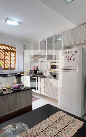 Casa à venda com 196m², 3 quartos e 2 vagas Casa à venda com 196m², 3 quartos e 2 vagasCozinha