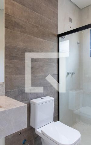 Casa de condomínio à venda com 275m², 3 quartos e 4 vagas Casa de condomínio à venda com 275m², 3 quartos e 4 vagasBanheiro