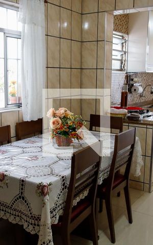 Casa à venda com 175m², 5 quartos e 2 vagas Casa à venda com 175m², 5 quartos e 2 vagasCozinha