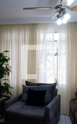 Casa à venda com 175m², 5 quartos e 2 vagas Casa à venda com 175m², 5 quartos e 2 vagasSala