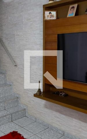 Casa à venda com 175m², 5 quartos e 2 vagas Casa à venda com 175m², 5 quartos e 2 vagasSala
