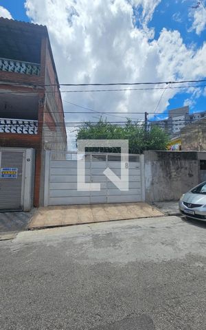 Casa à venda com 125m², 2 quartos e 2 vagas Casa à venda com 125m², 2 quartos e 2 vagasVista da Rua