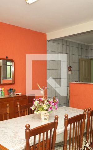 Casa à venda com 200m², 2 quartos e 2 vagasSala de jantar 