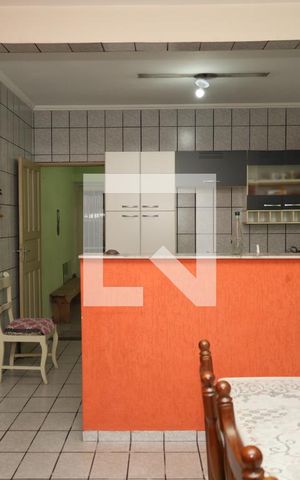 Casa à venda com 200m², 2 quartos e 2 vagasCozinha