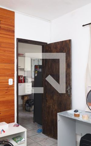 Casa à venda com 200m², 2 quartos e 2 vagasEdícula - Sala