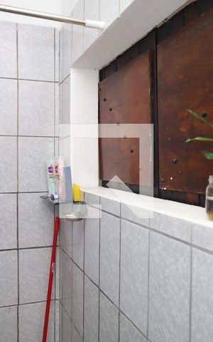 Casa à venda com 200m², 2 quartos e 2 vagasEdícula - Banheiro