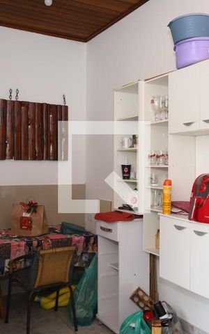 Casa à venda com 200m², 2 quartos e 2 vagasEdícula - Cozinha