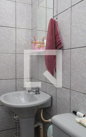 Casa à venda com 200m², 2 quartos e 2 vagasEdícula - Banheiro