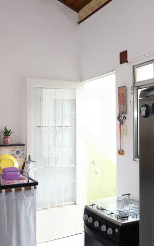 Casa à venda com 200m², 2 quartos e 2 vagasEdícula - Cozinha