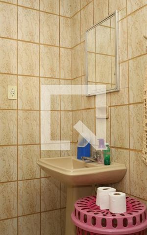 Casa à venda com 200m², 2 quartos e 2 vagasBanheiro 1