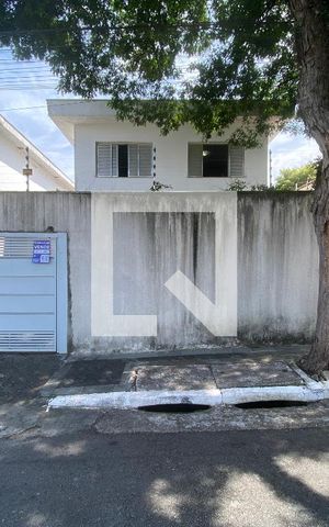 Casa à venda com 400m², 4 quartos e 2 vagas Casa à venda com 400m², 4 quartos e 2 vagasFachada