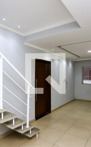 Casa à venda com 296m², 3 quartos e 2 vagas Casa à venda com 296m², 3 quartos e 2 vagasSala