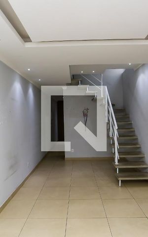 Casa à venda com 296m², 3 quartos e 2 vagas Casa à venda com 296m², 3 quartos e 2 vagasSala