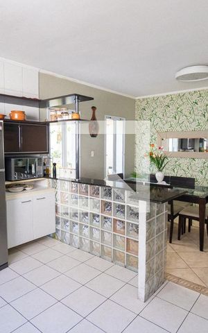 Casa à venda com 172m², 3 quartos e 2 vagas Casa à venda com 172m², 3 quartos e 2 vagasCozinha