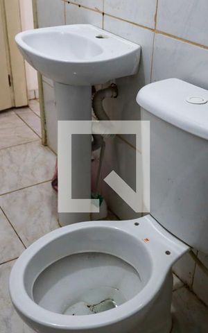 Casa à venda com 70m², 2 quartos e sem vaga Casa à venda com 70m², 2 quartos e sem vagaBanheiro 1