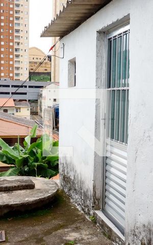 Casa à venda com 70m², 2 quartos e sem vaga Casa à venda com 70m², 2 quartos e sem vagaFachada